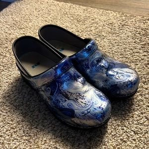 Dansko Womens Size 41 Clogs